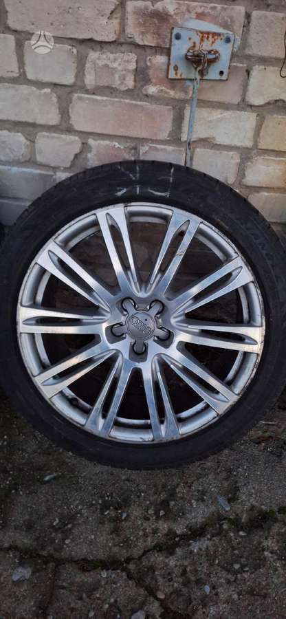 Audi A8, light alloy, R20