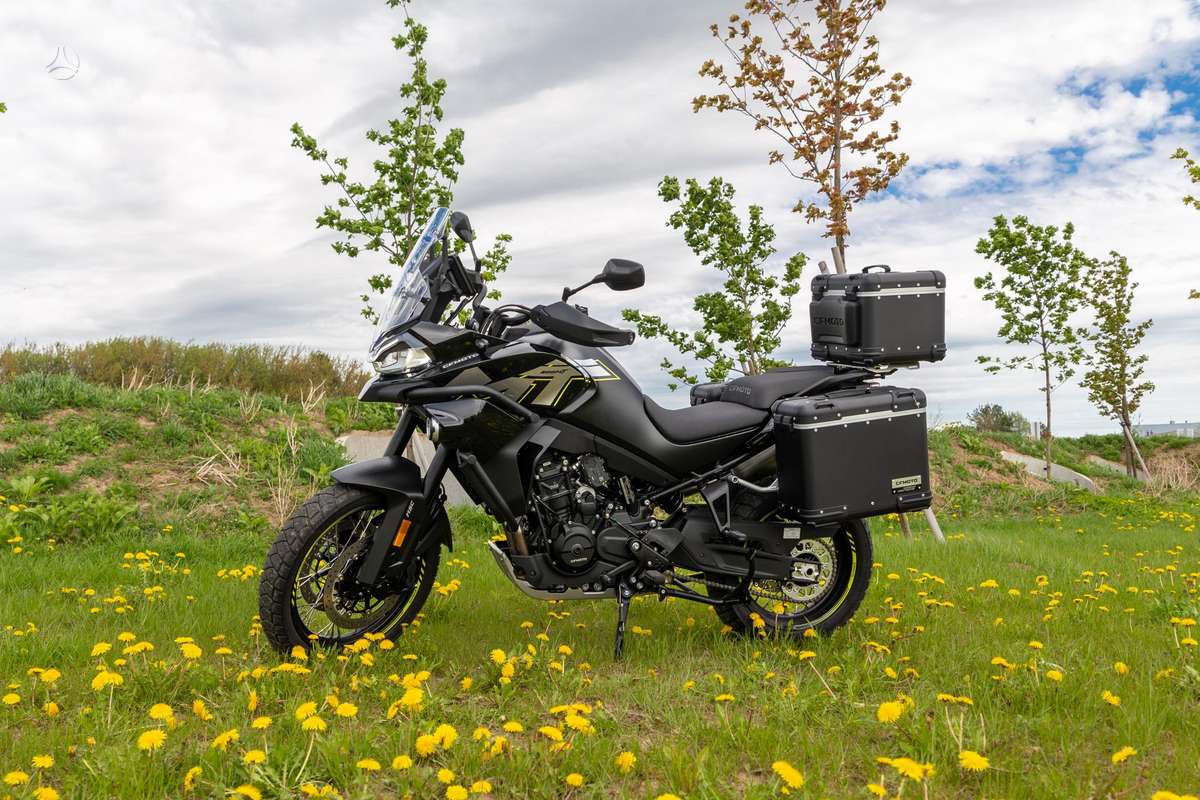 CFMOTO 800 Explore 799cc, touring / sport touring