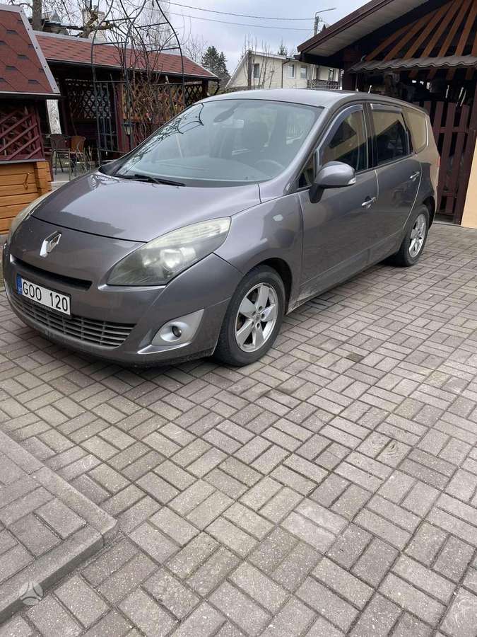 Renault Grand Scenic - 1