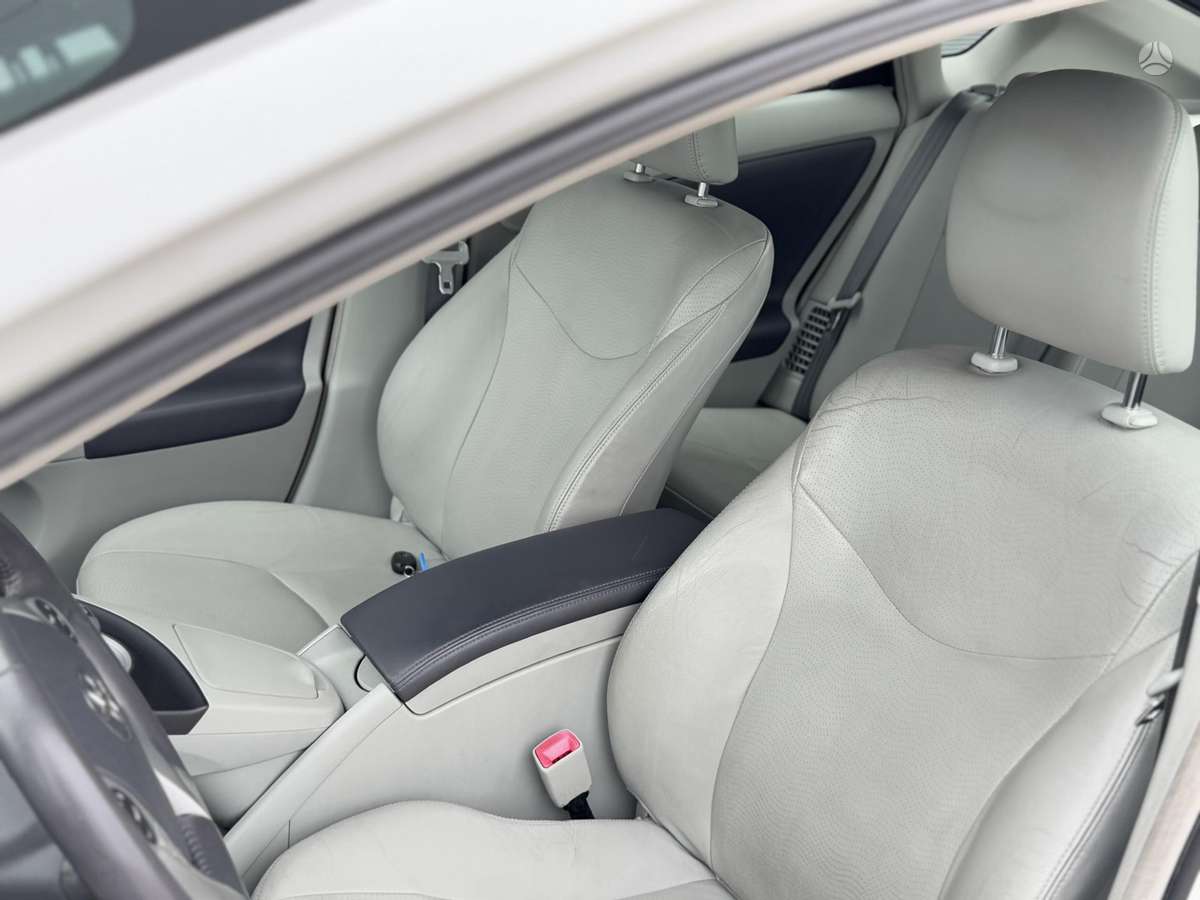 Toyota Prius - 10