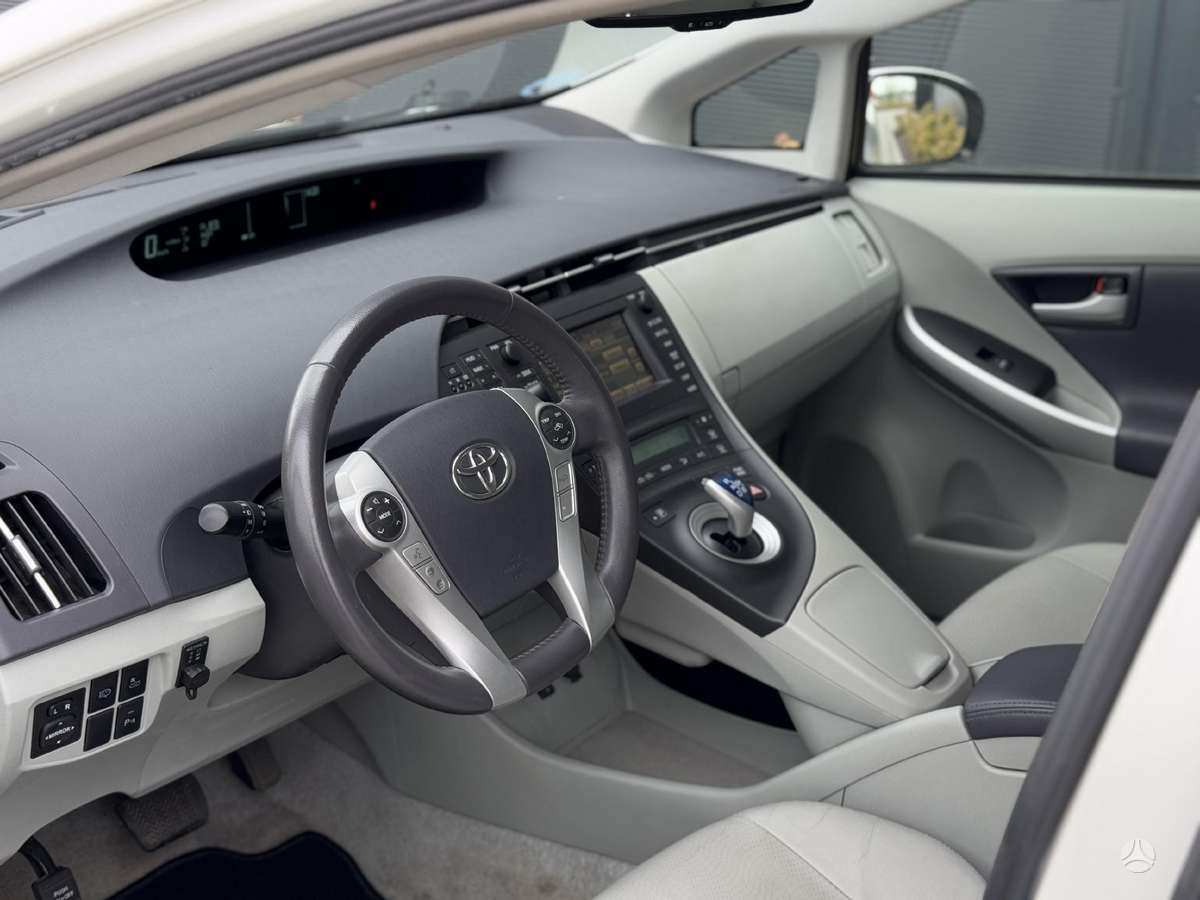 Toyota Prius - 8