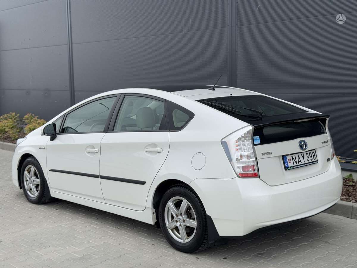 Toyota Prius - 4