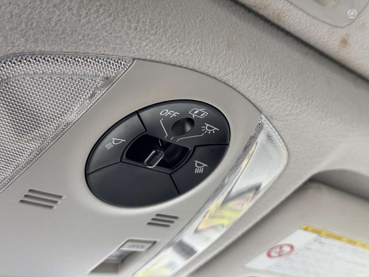 Toyota Prius - 12