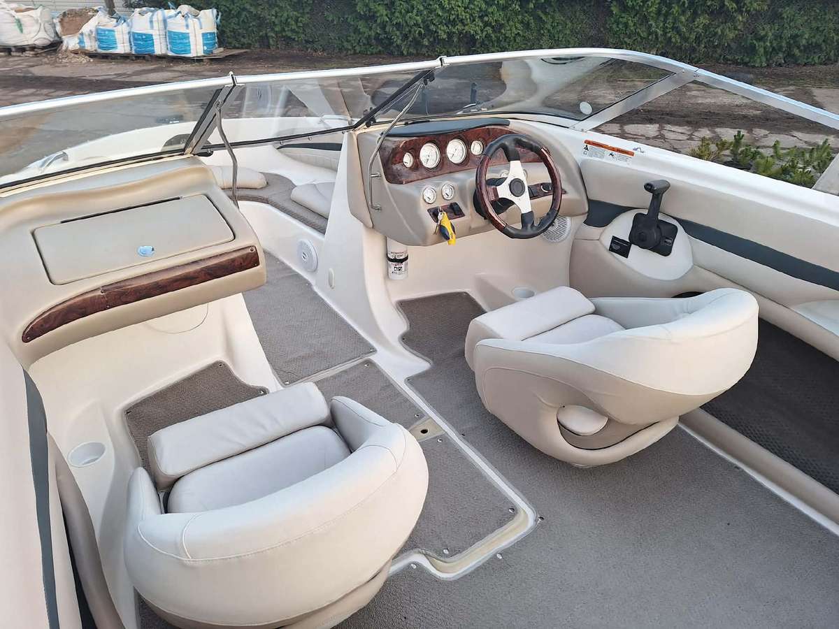 JAV Glastron, yachts / cruisers