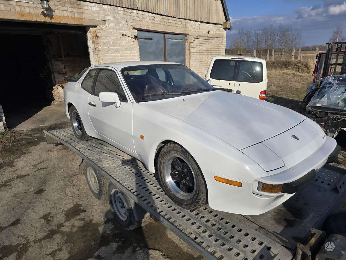 Porsche 944, 2.5 l., coupe