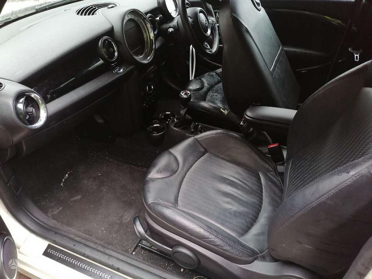 Mini Cooper Works komplektacija