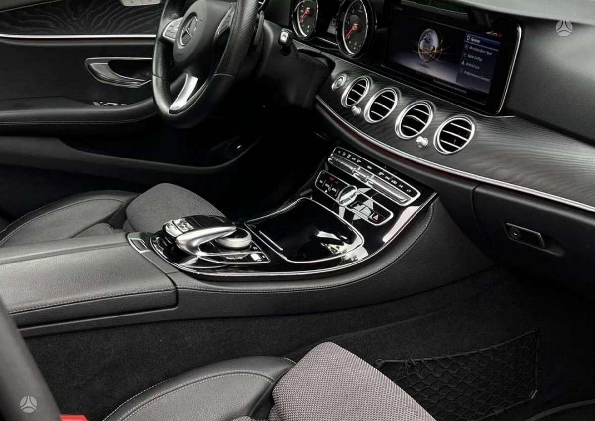 Mercedes-Benz E200, 2.0 l., Седан