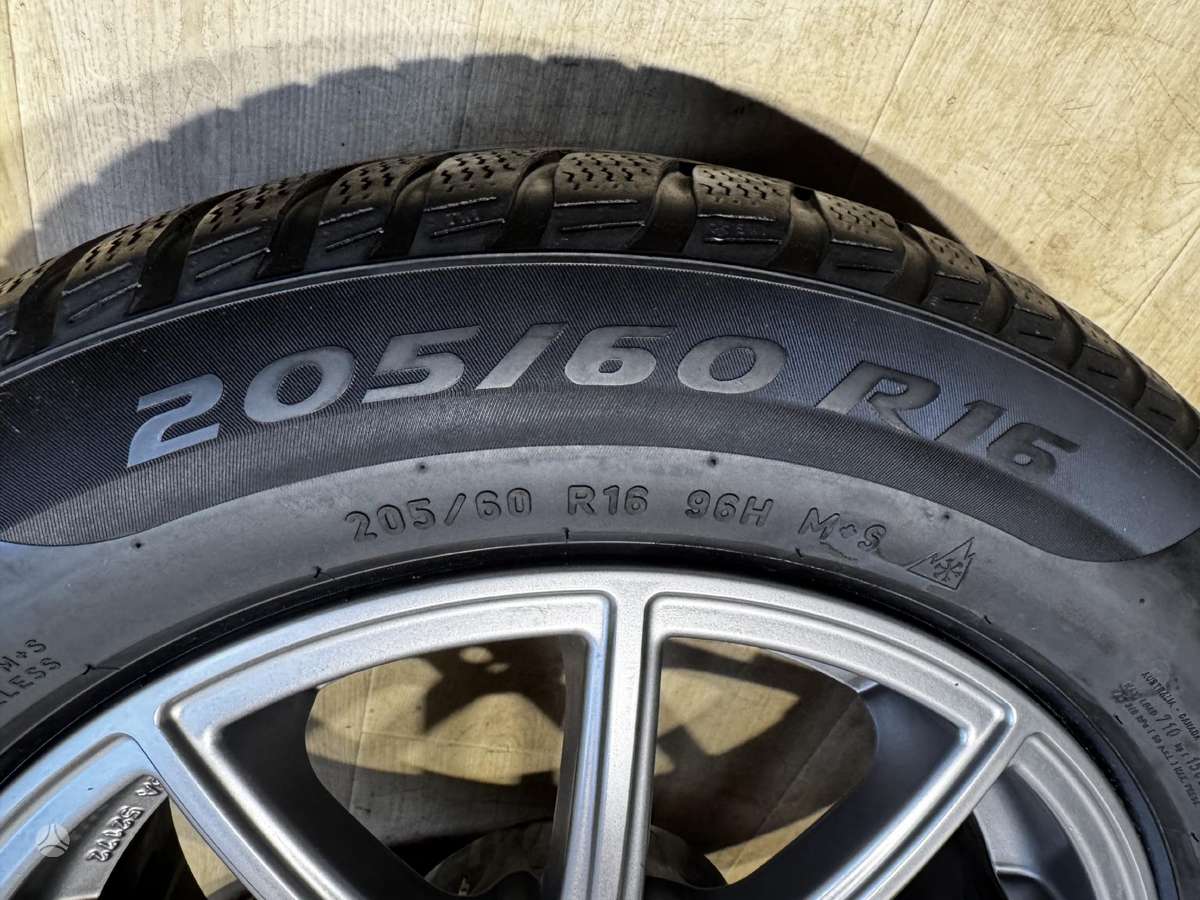 Audi A4 B9 su padangomis, light alloy, R16