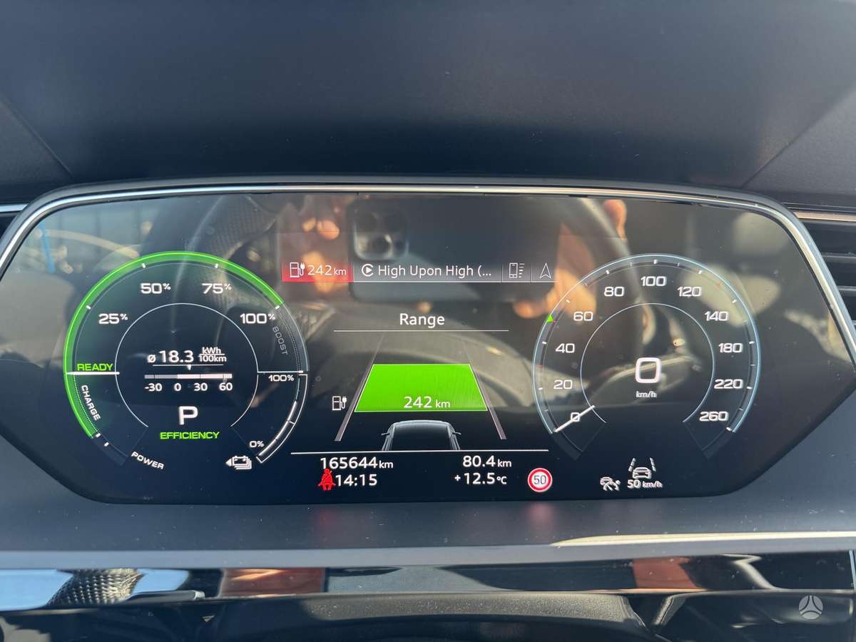 Audi e-tron, 95 kWh, off-road / crossover