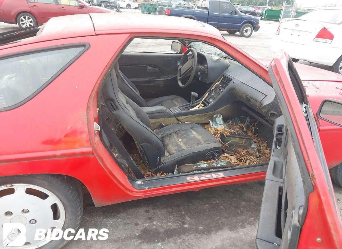Porsche 928