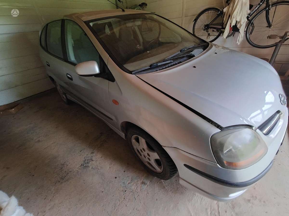 Nissan Almera Tino Dalimis