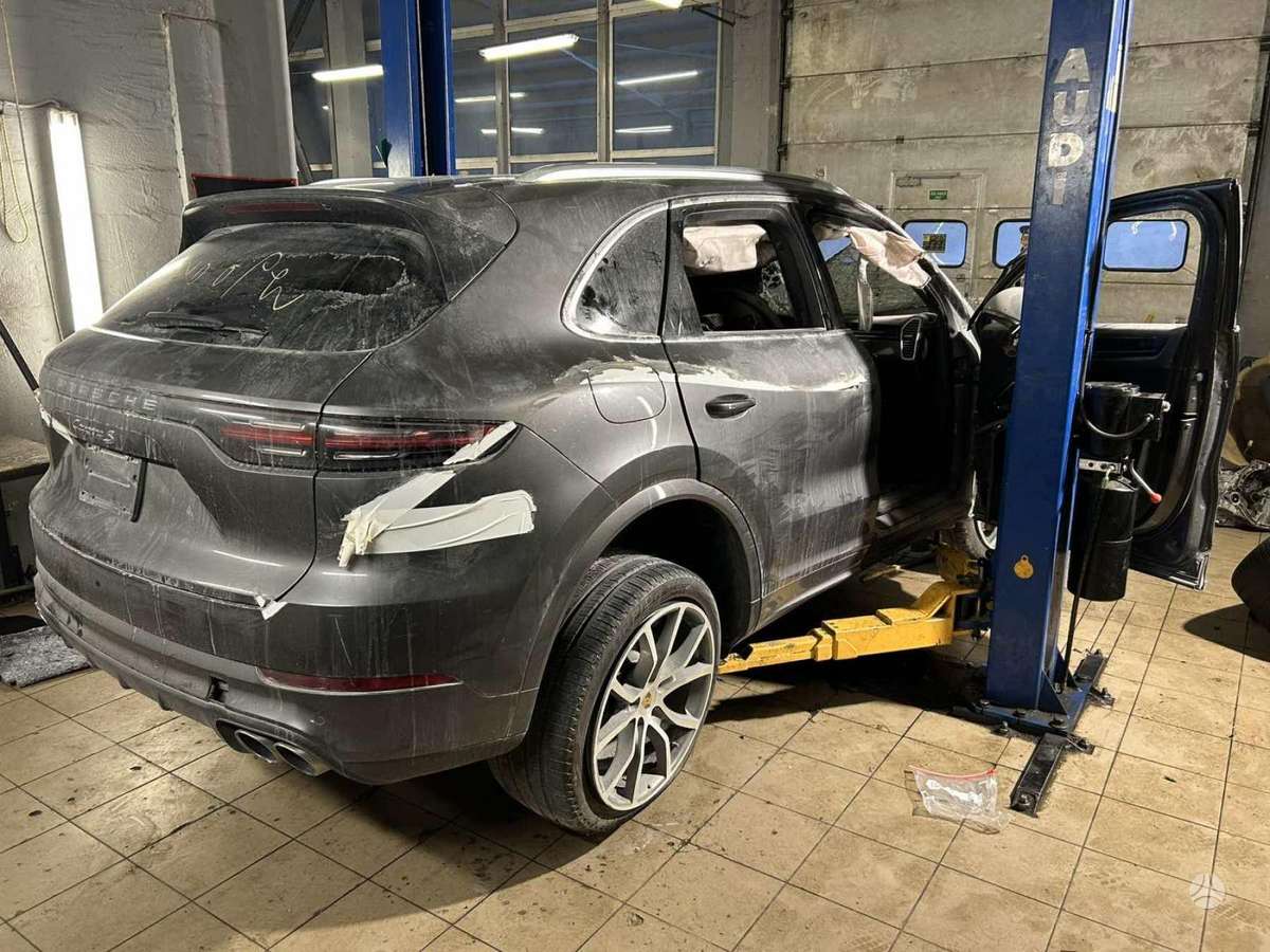 Porsche Cayenne dalimis