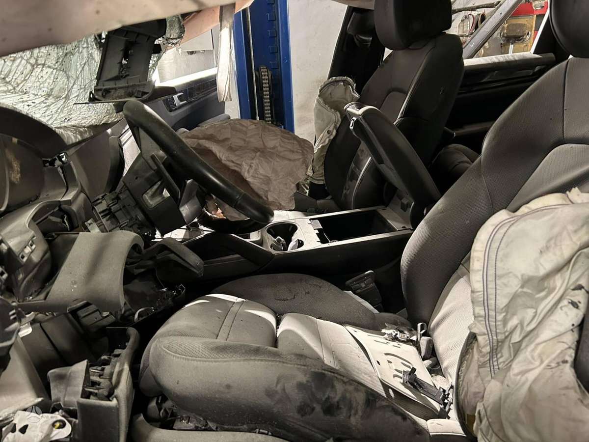 Porsche Cayenne for parts