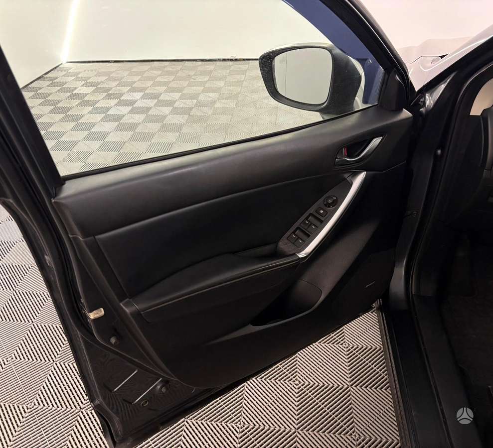 Mazda CX-5, 2.2 l., off-road / crossover
