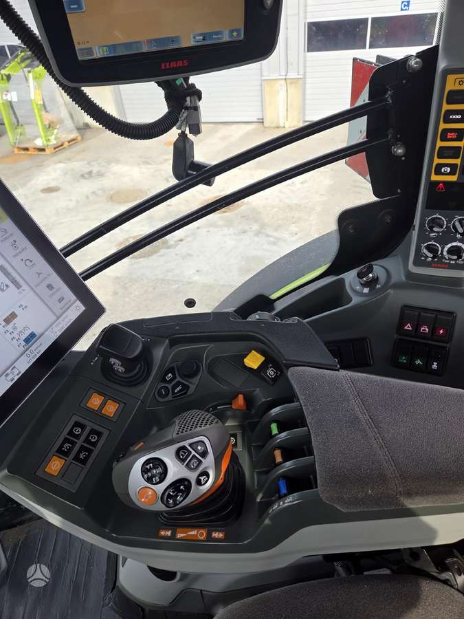 Claas Axion 930, tractors