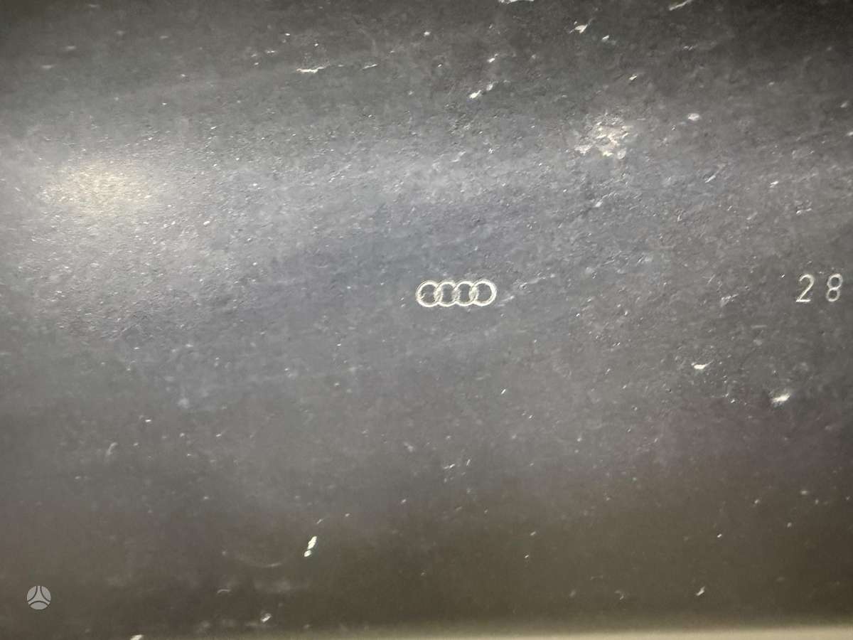 Audi A4 крышка багажника/капот
