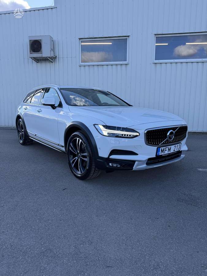 Volvo V90 Cross Country - 1
