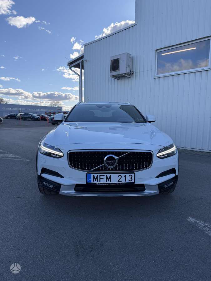 Volvo V90 Cross Country - 2