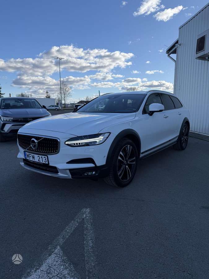 Volvo V90 Cross Country - 3