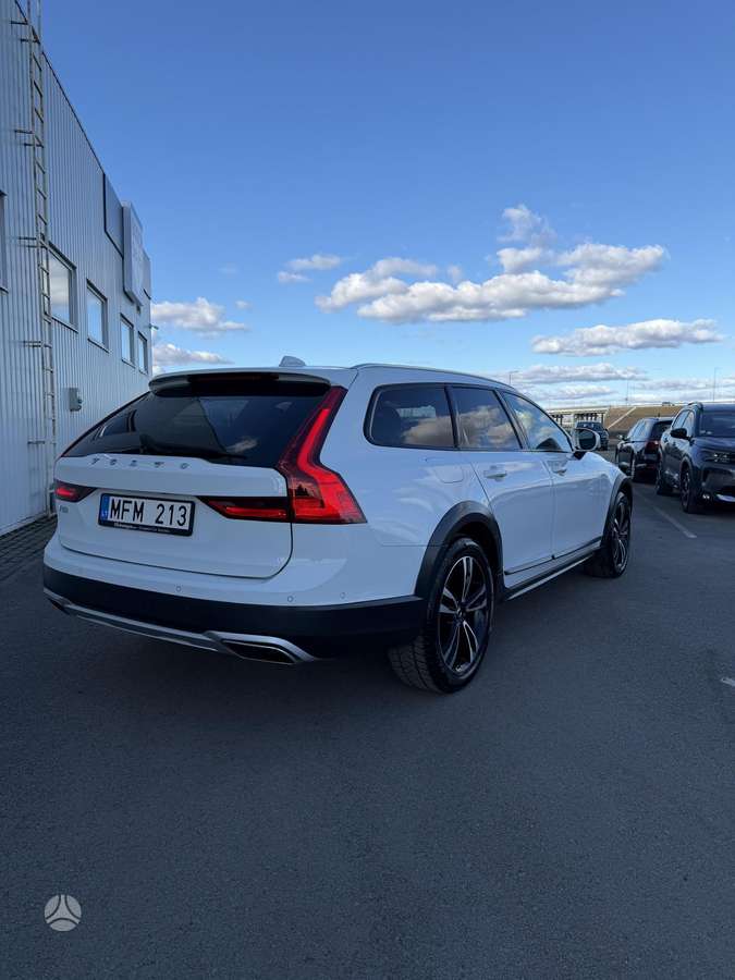 Volvo V90 Cross Country - 4