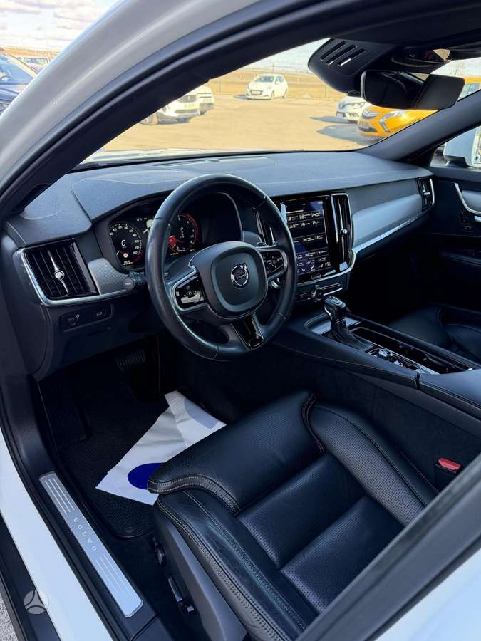Volvo V90 Cross Country - 12