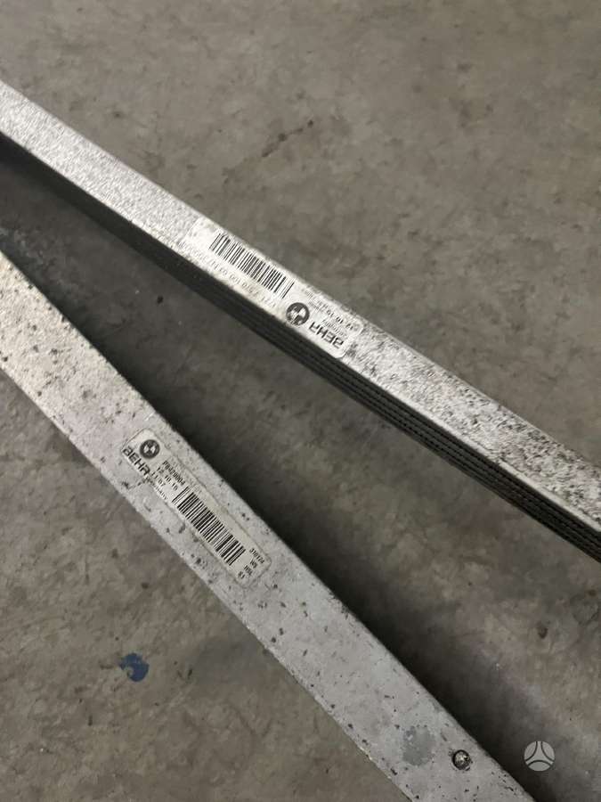 BMW 5 serija variklio aušinimo detalės