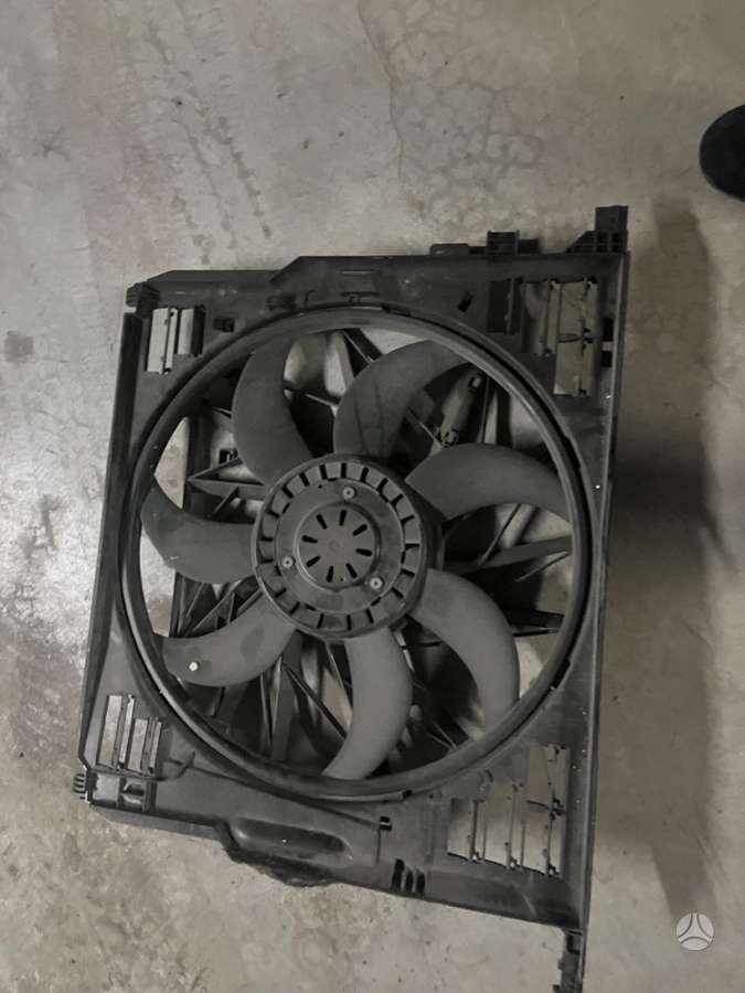 BMW 5 serija variklio aušinimo detalės
