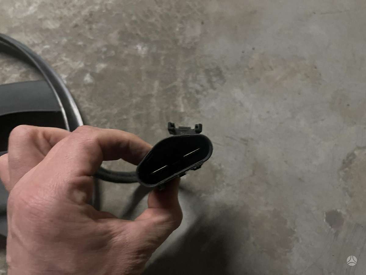 BMW 5 serija variklio aušinimo detalės