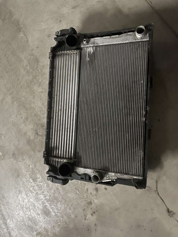 BMW 5 serija variklio aušinimo detalės