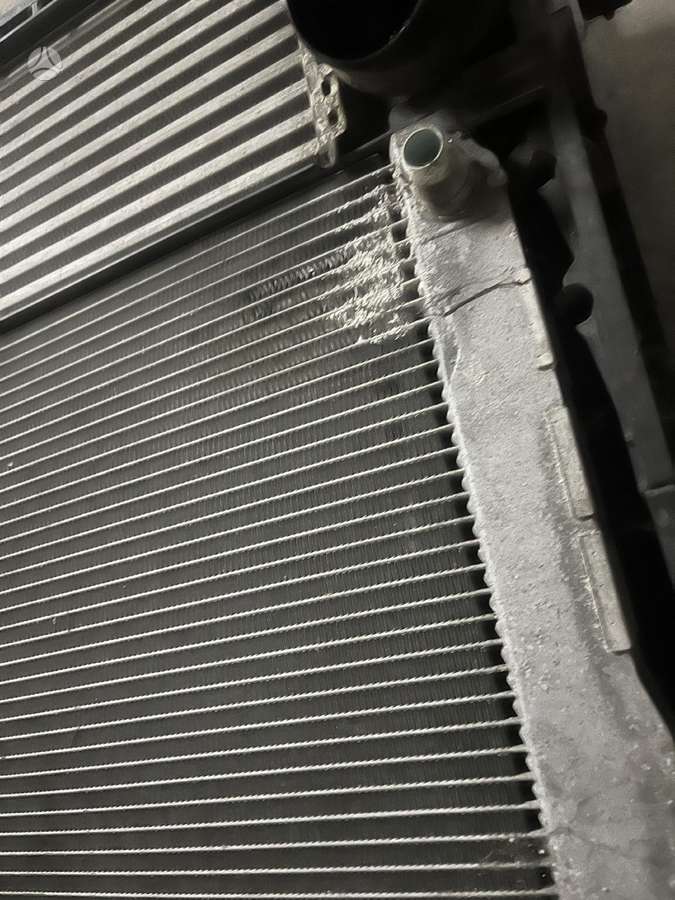 BMW 5 serija variklio aušinimo detalės