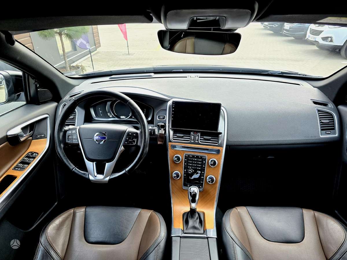 Volvo XC60, 2.0 l., off-road / crossover