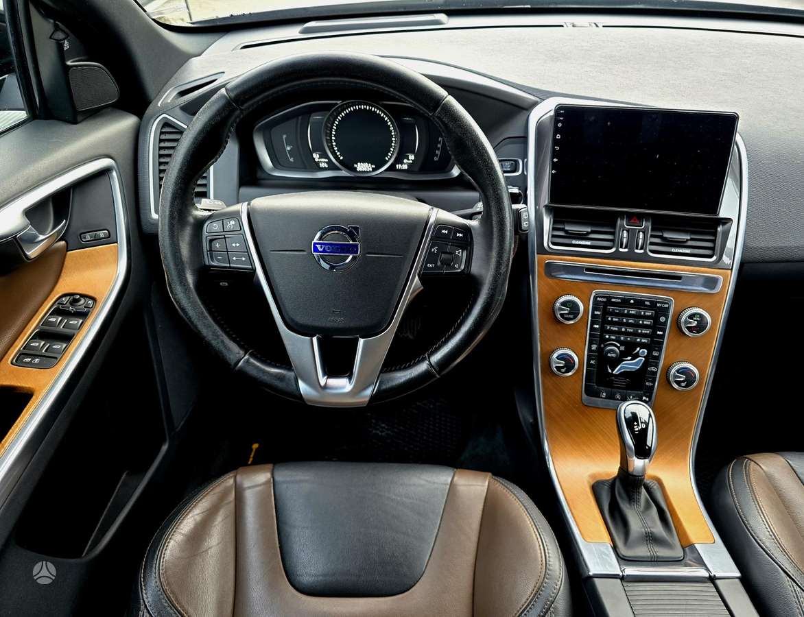 Volvo XC60, 2.0 l., off-road / crossover