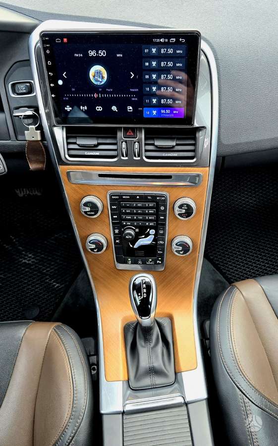 Volvo XC60, 2.0 l., off-road / crossover