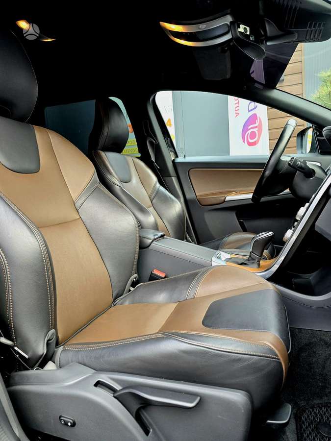Volvo XC60, 2.0 l., off-road / crossover
