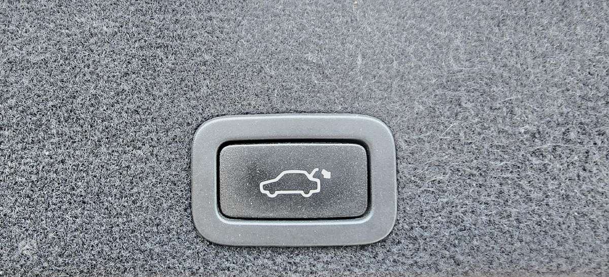 Volvo XC60, 2.0 l., off-road / crossover