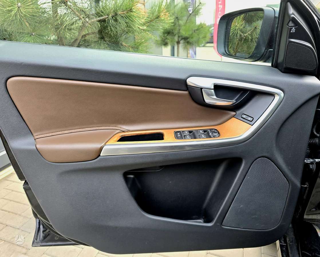 Volvo XC60, 2.0 l., off-road / crossover
