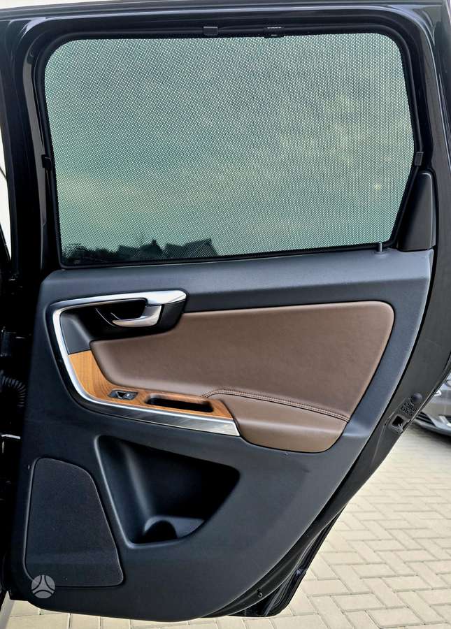 Volvo XC60, 2.0 l., off-road / crossover