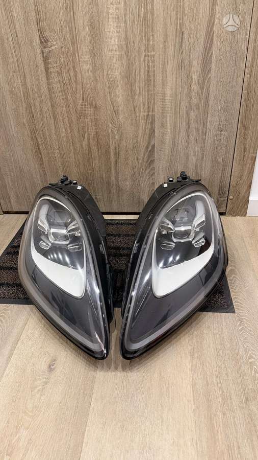 Porsche Cayenne Coupe lights
