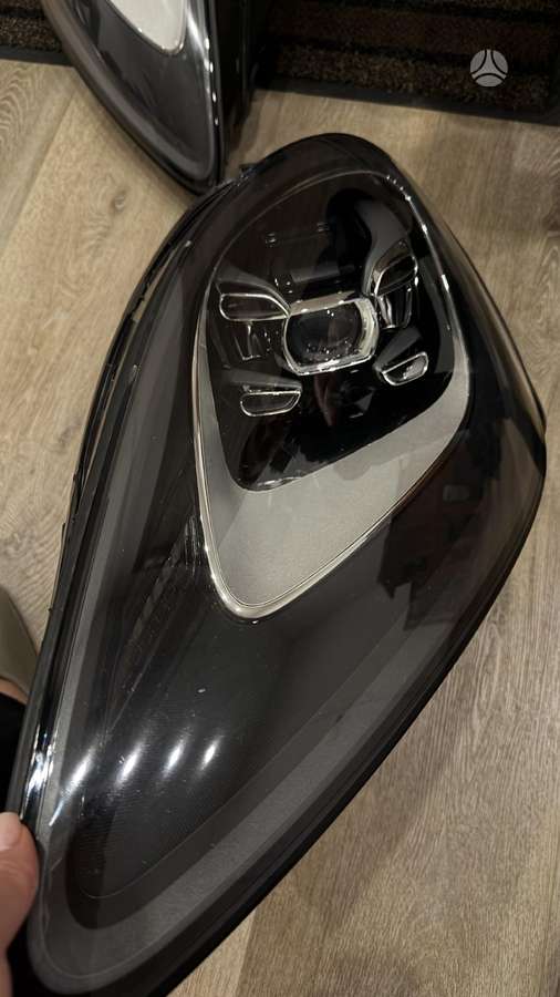 Porsche Cayenne Coupe lights