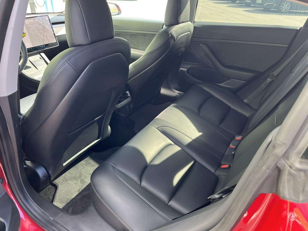 Tesla Model 3, 60 кВт·ч, Седан