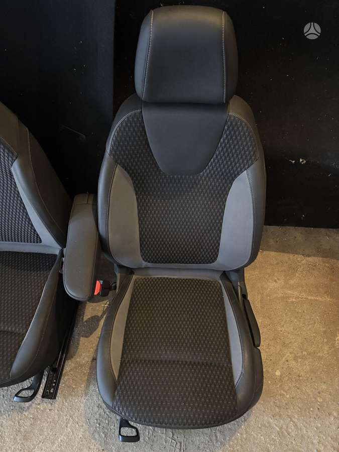Opel Crossland X sėdynės