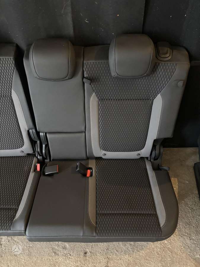 Opel Crossland X seats