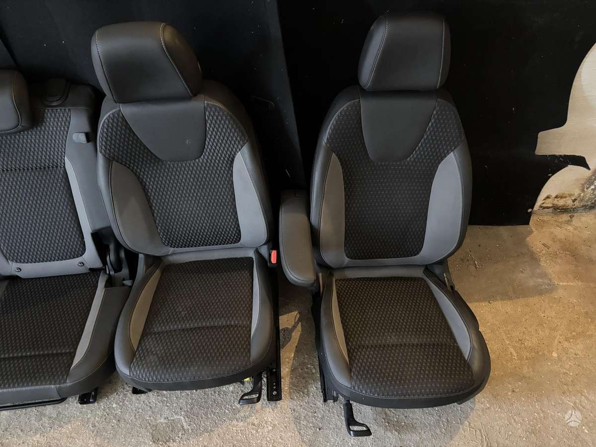 Opel Crossland X sėdynės