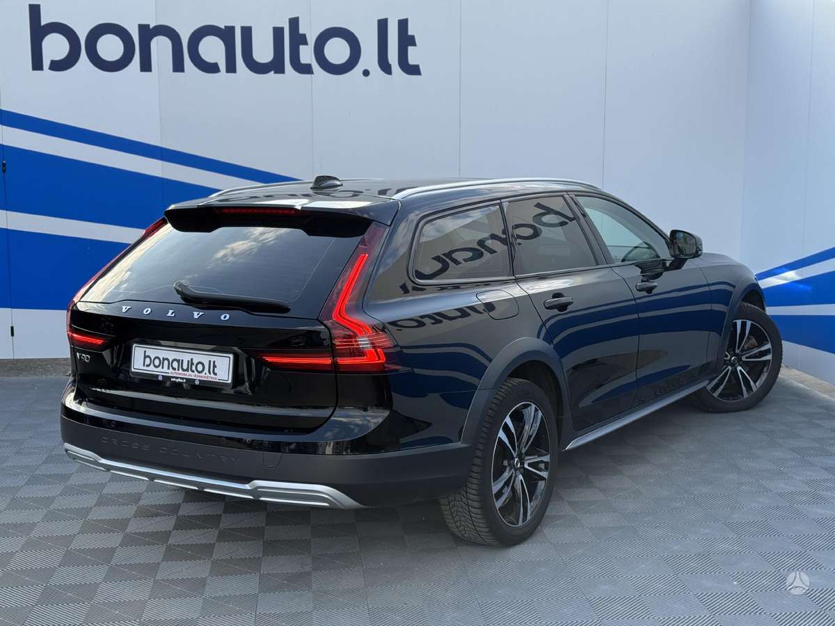 Volvo V90 Cross Country - 3