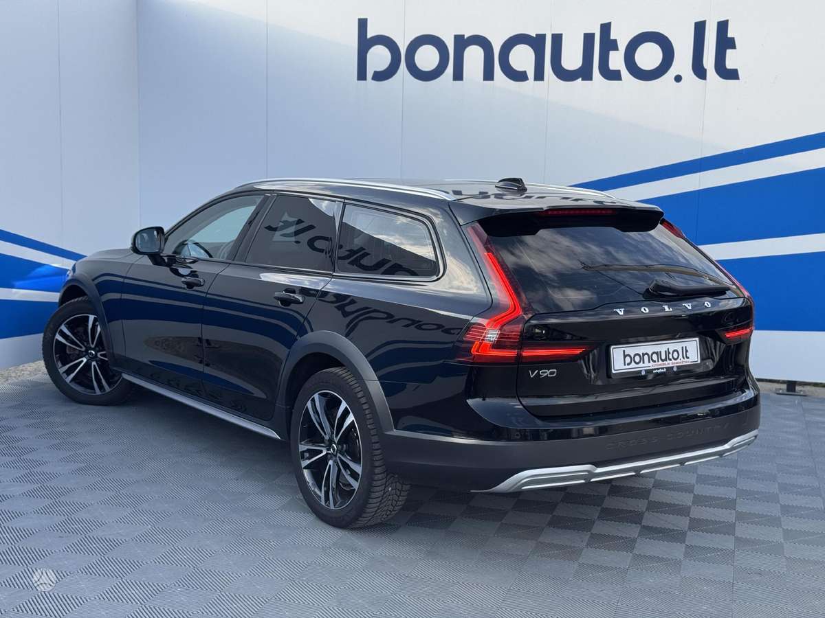 Volvo V90 Cross Country - 4