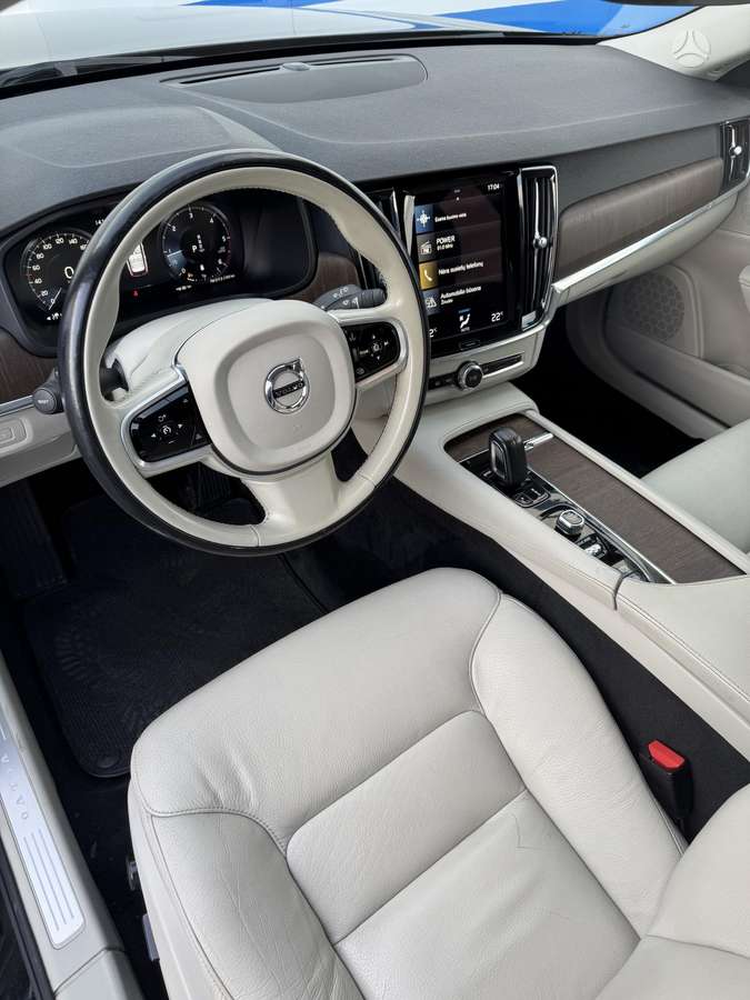 Volvo V90 Cross Country - 9