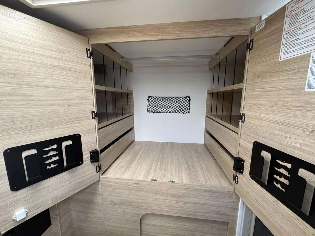 Challenger 260 Graphite Edition A/T, campers