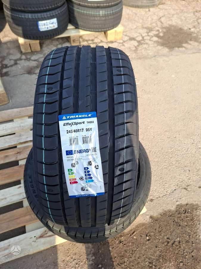 Triangle, summer 245/40 R17