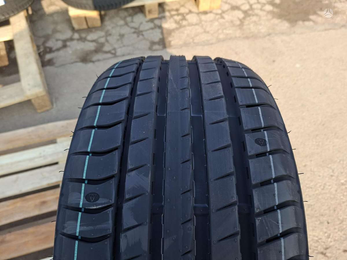 Triangle, vasarinės 245/40 R17