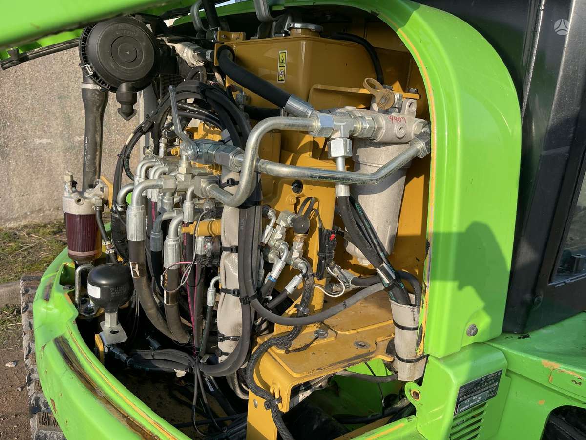 Caterpillar 305E2, mini excavator